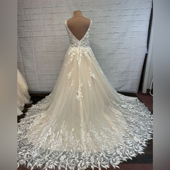 New Wedding Gown by Davinci 50751 - Picture 4 of 7